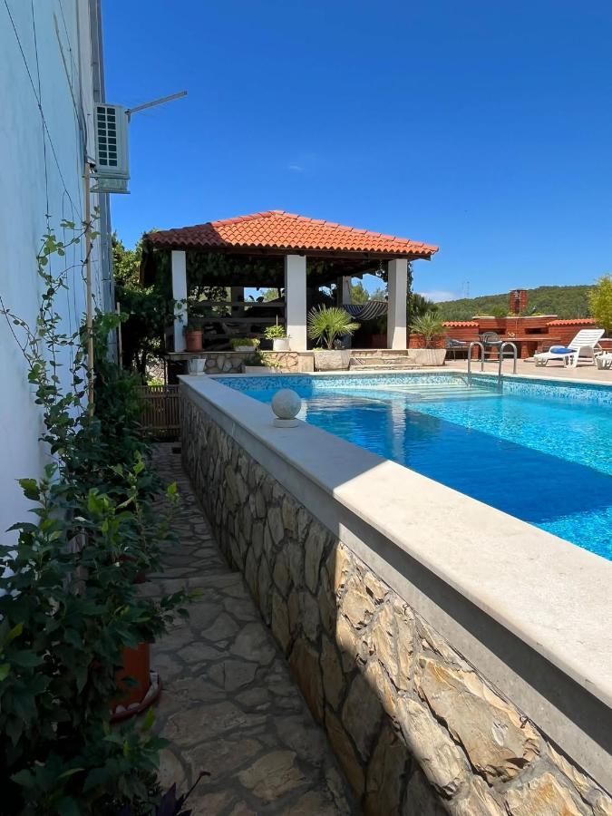 Apartament Gorana With Swimming Pool