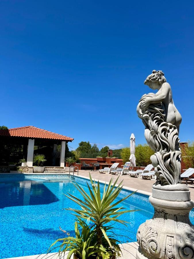 Gorana With Swimming Pool Apartament *